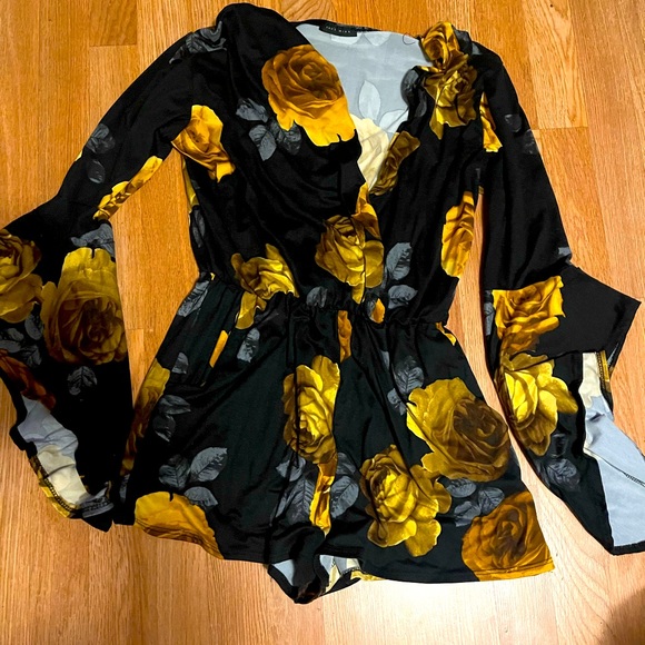 Can’t Miss! Black and Gold Romper - Picture 1 of 1